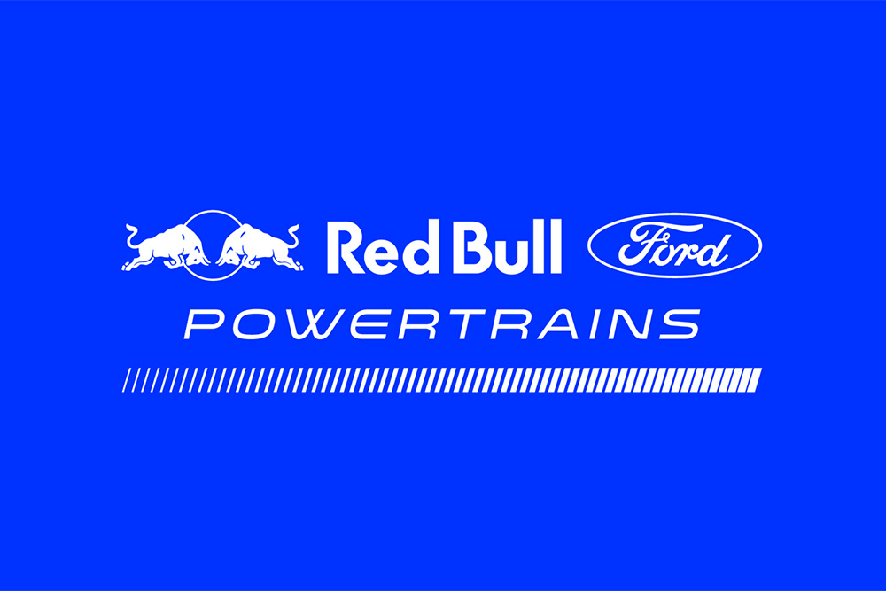 Siglă Red Bull Ford Powertrains pentru Formula 1 pe fundal albastru