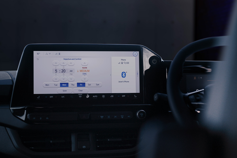 Ecranul tabloului de bord al Ford Tourneo care afișează comenzile pentru iluminat.