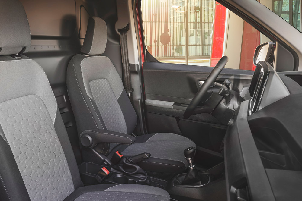 Scaun șofer reglabil în 6 moduri în noul Ford Transit Courier